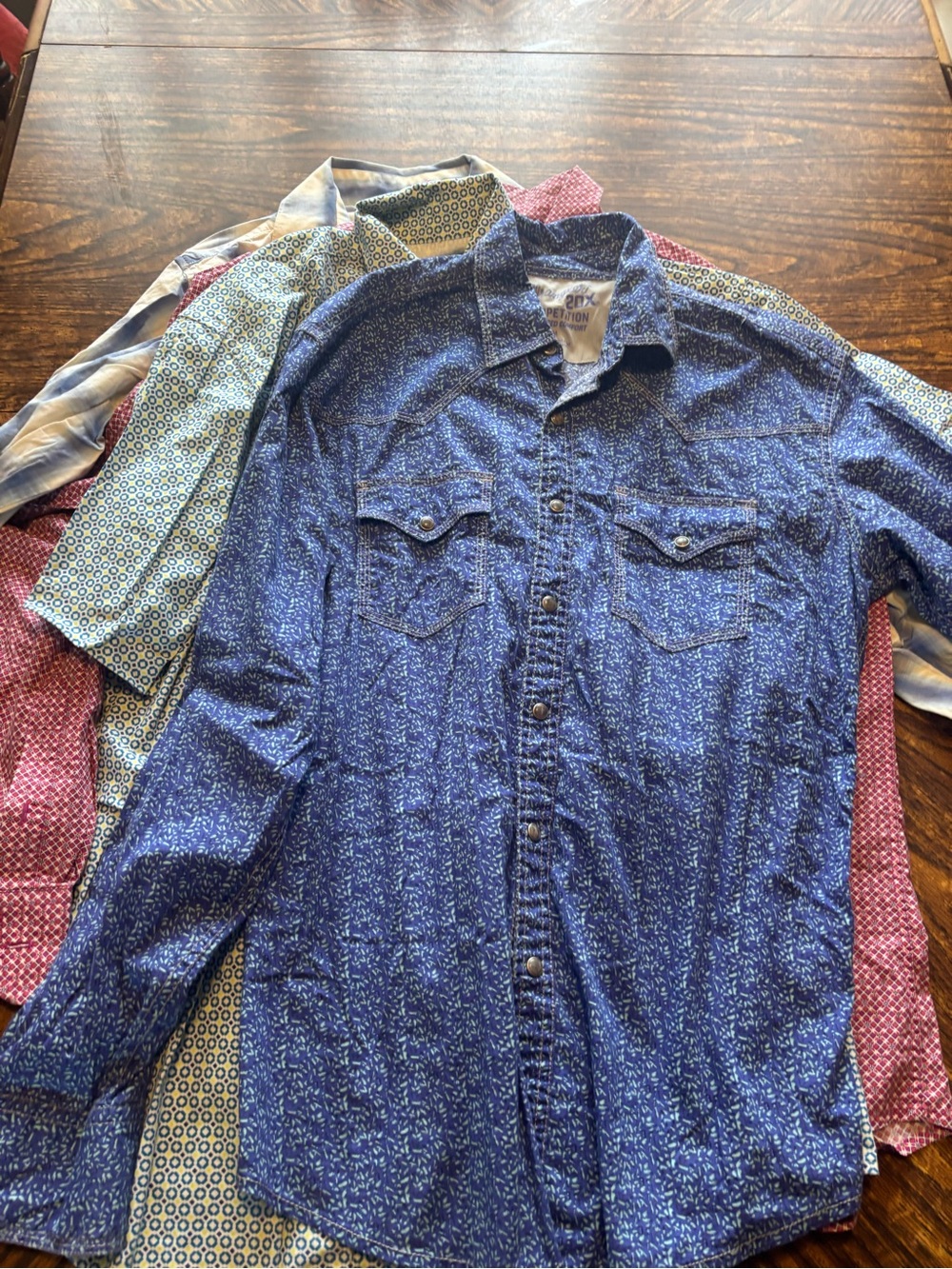 Wrangler lot 4 shirts pearl snap 3 long sleeve and 1 short sleeve like new med.